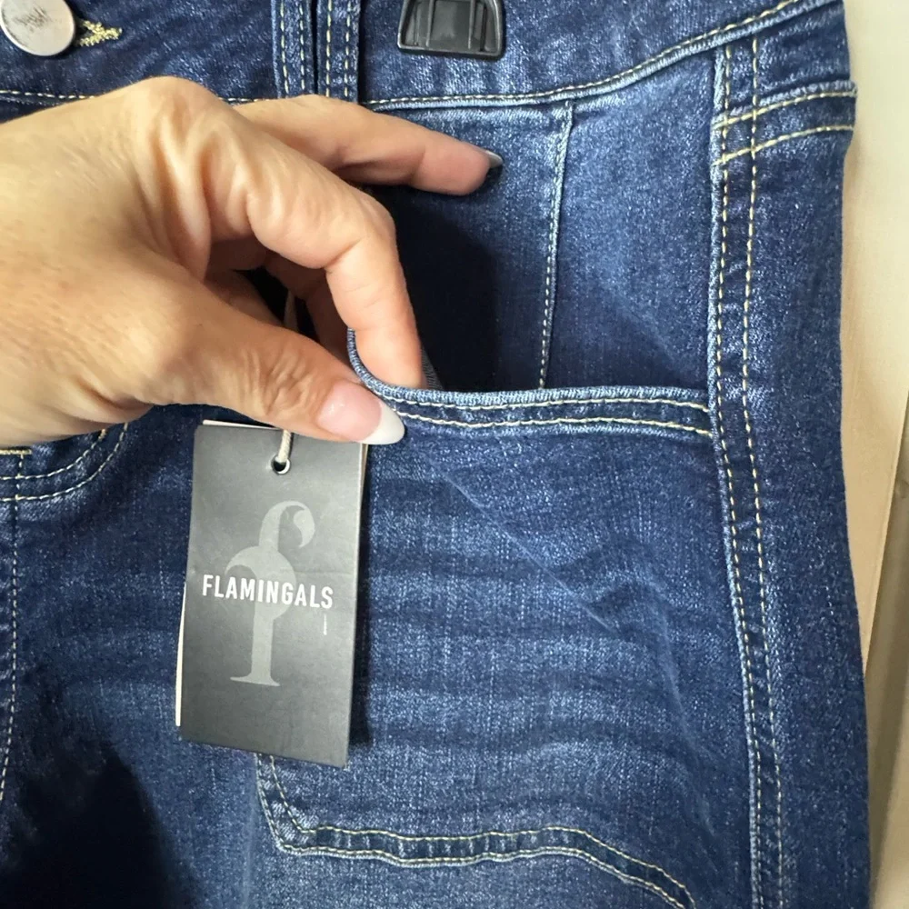 NWT - Dark Blue Wide Leg Women's Jeans with Dostressed Hem - Picture 2 of 7